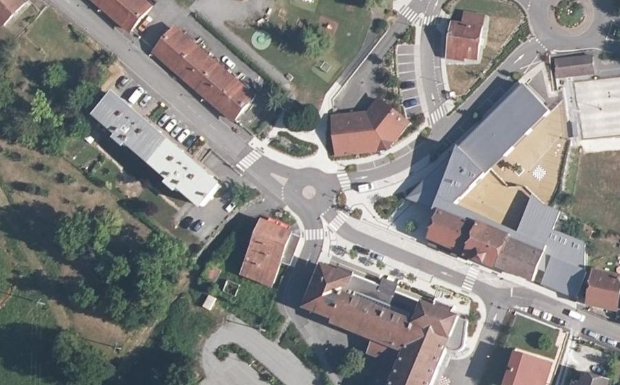 Vue aérienne du Rond-point anonyme n°1332074150