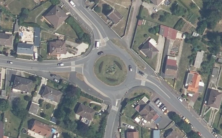 Vue aérienne du Rond-point anonyme n°1332608031