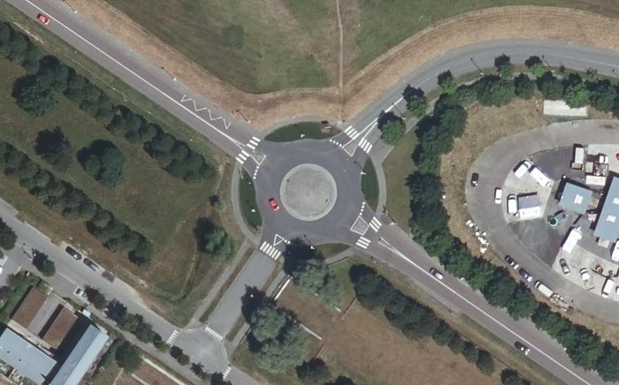 Vue aérienne du Rond-point anonyme n°133284012