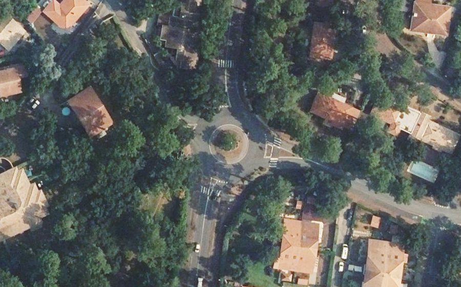 Vue aérienne du Rond-point anonyme n°133323099