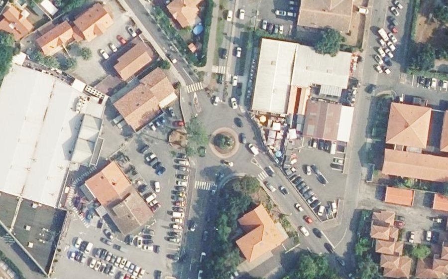 Vue aérienne du Rond-point anonyme n°133324055