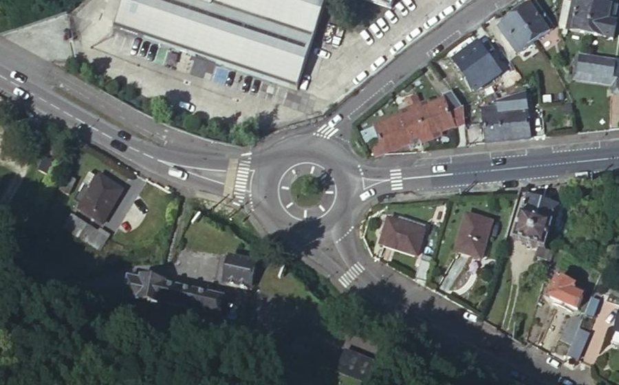 Vue aérienne du Rond-point anonyme n°133355659