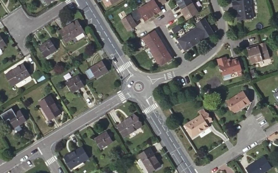 Vue aérienne du Rond-point anonyme n°133368456