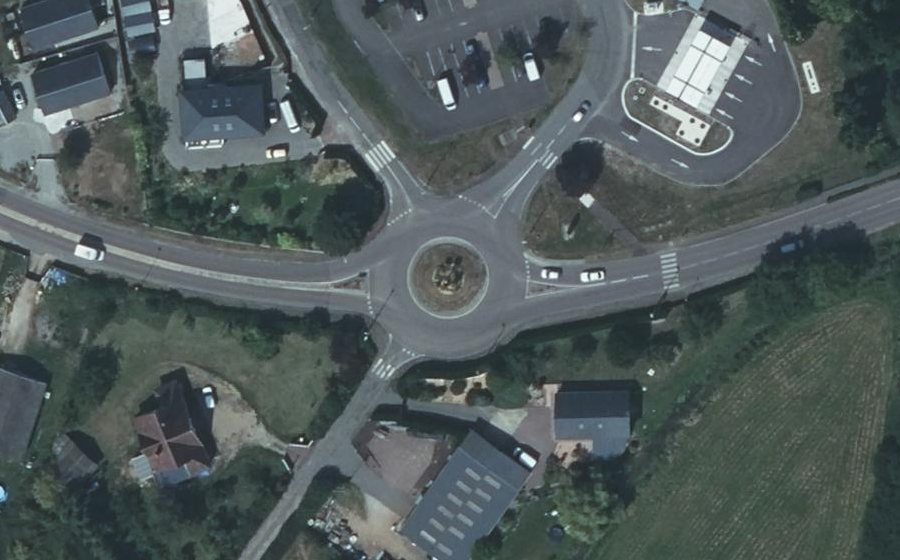 Vue aérienne du Rond-point anonyme n°133377527
