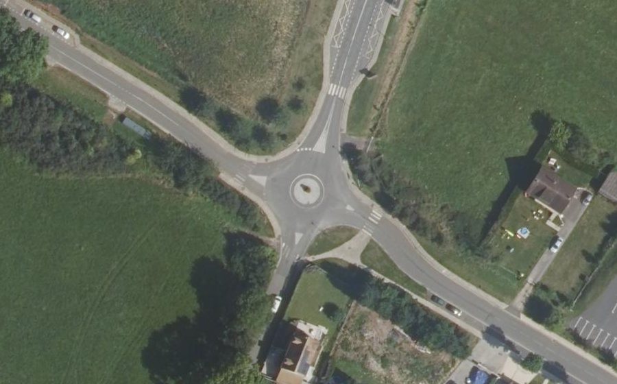 Vue aérienne du Rond-point anonyme n°133382701
