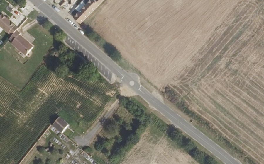 Vue aérienne du Rond-point anonyme n°133392814