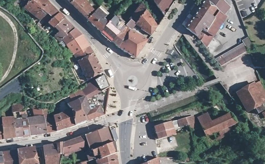 Vue aérienne du Rond-point anonyme n°133397340