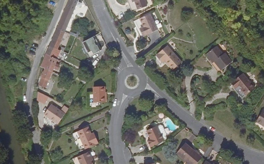 Vue aérienne du Rond-point anonyme n°133432985