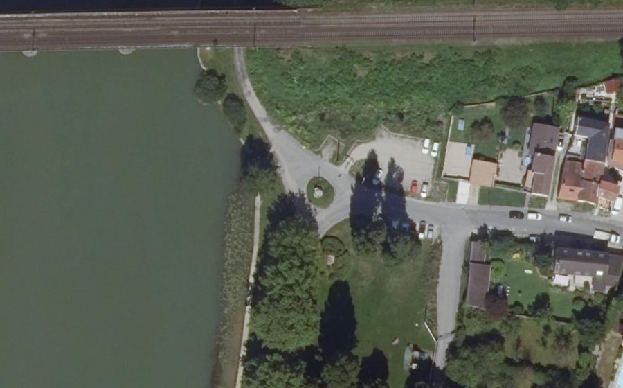 Vue aérienne du Rond-point anonyme n°133433490