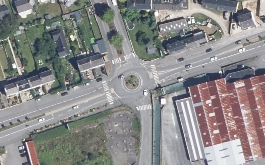 Vue aérienne du Rond-point anonyme n°1334367335