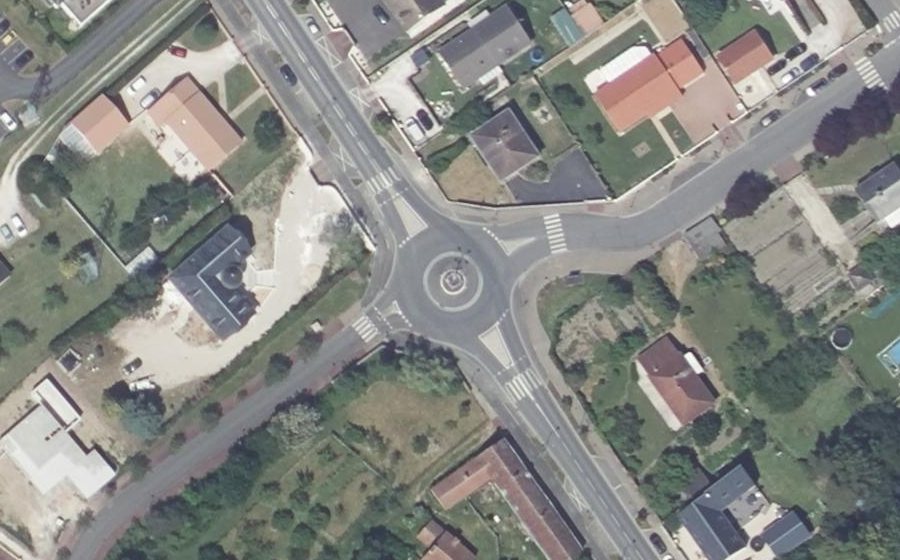 Vue aérienne du Rond-point anonyme n°1334522693