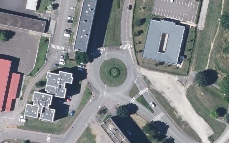 Vue aérienne du Rond-point anonyme n°133504512