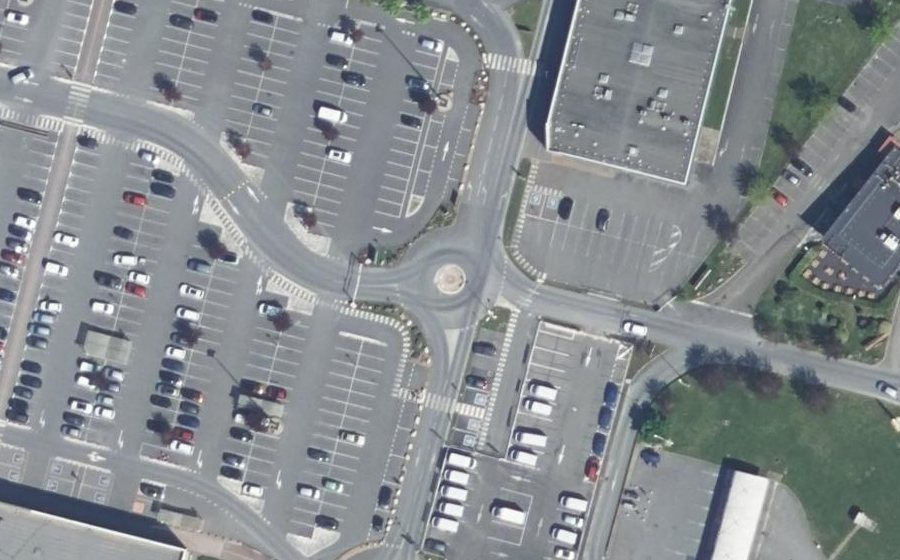 Vue aérienne du Rond-point anonyme n°1335062601
