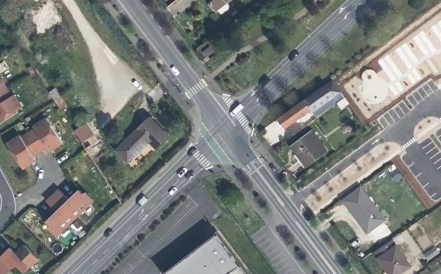 Vue aérienne du Rond-point anonyme n°1335093273