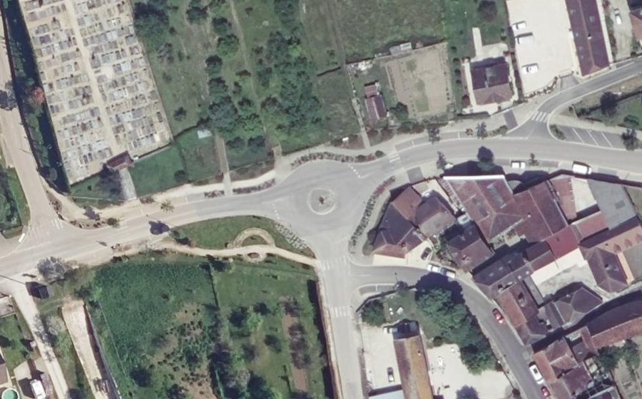 Vue aérienne du Rond-point anonyme n°1335098764