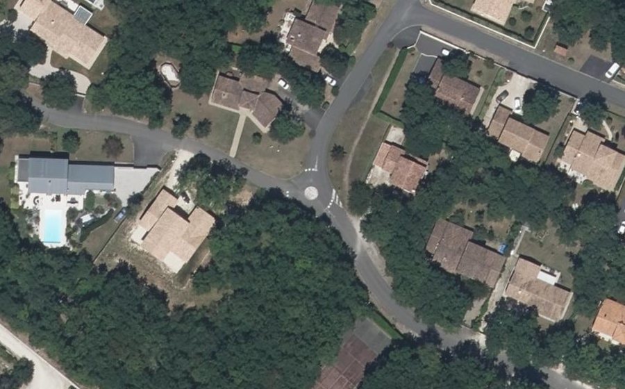 Vue aérienne du Rond-point anonyme n°133541253