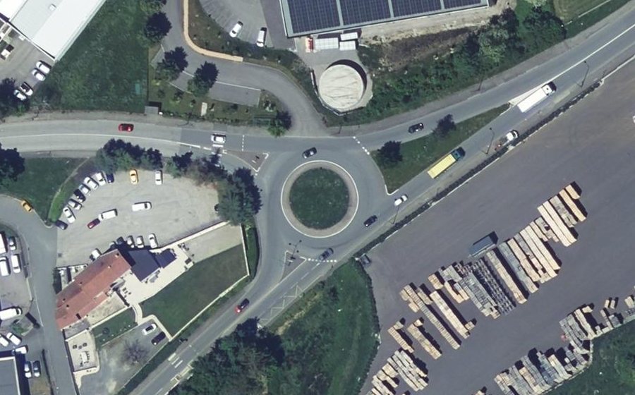 Vue aérienne du Rond-point anonyme n°133627798