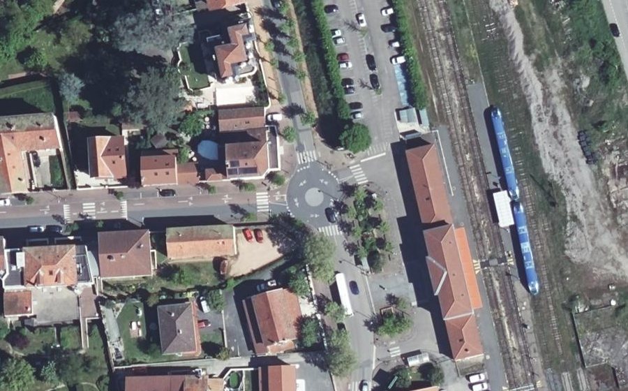 Vue aérienne du Rond-point anonyme n°1336507555