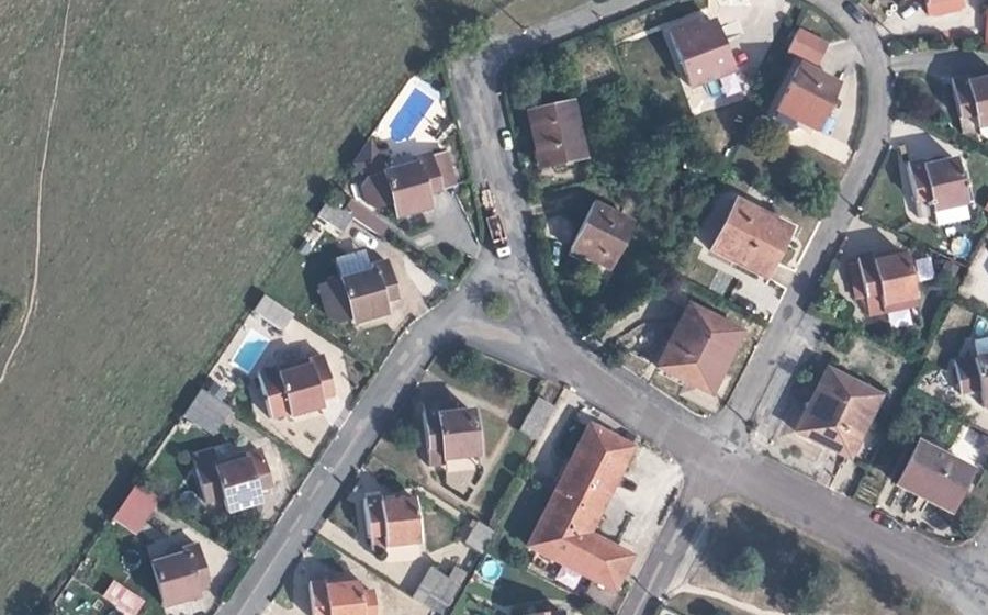 Vue aérienne du Rond-point anonyme n°133729877
