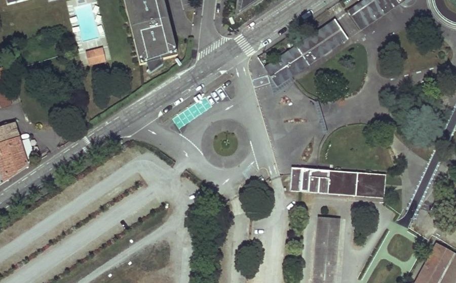 Vue aérienne du Rond-point anonyme n°133736357