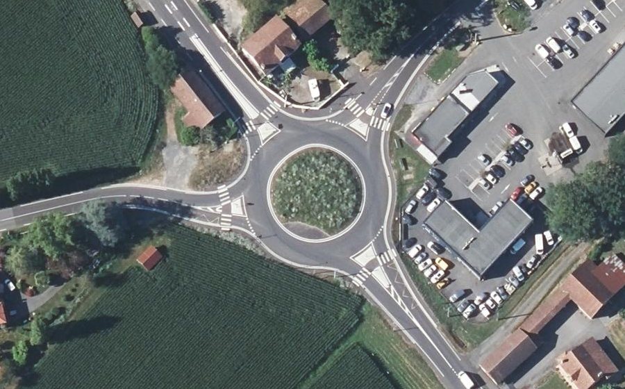 Vue aérienne du Rond-point anonyme n°1337499971