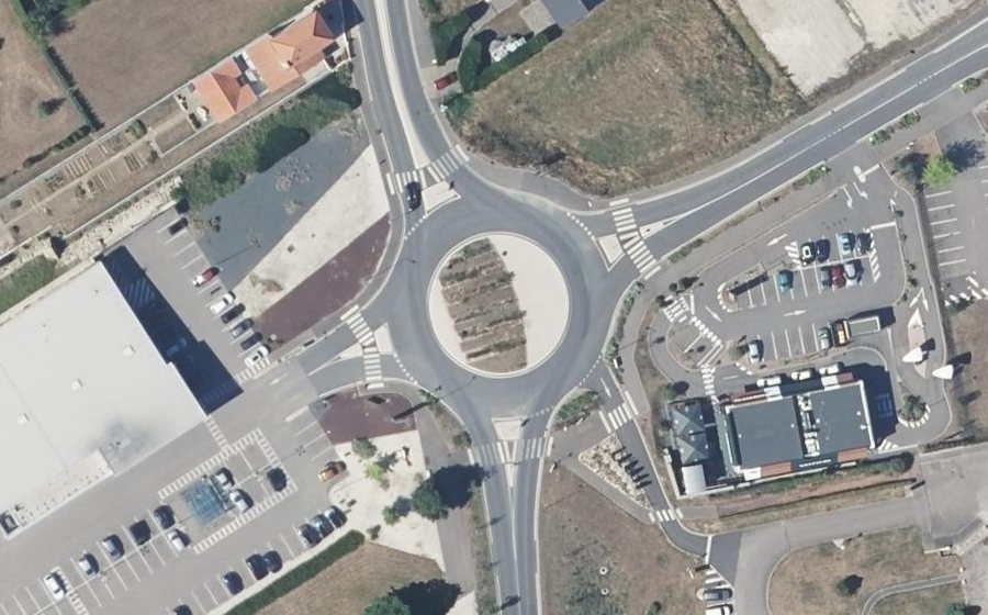 Vue aérienne du Rond-point anonyme n°1337958857