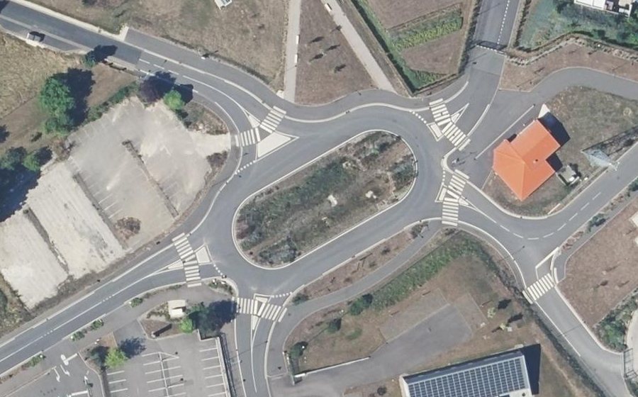 Vue aérienne du Rond-point anonyme n°1337958860