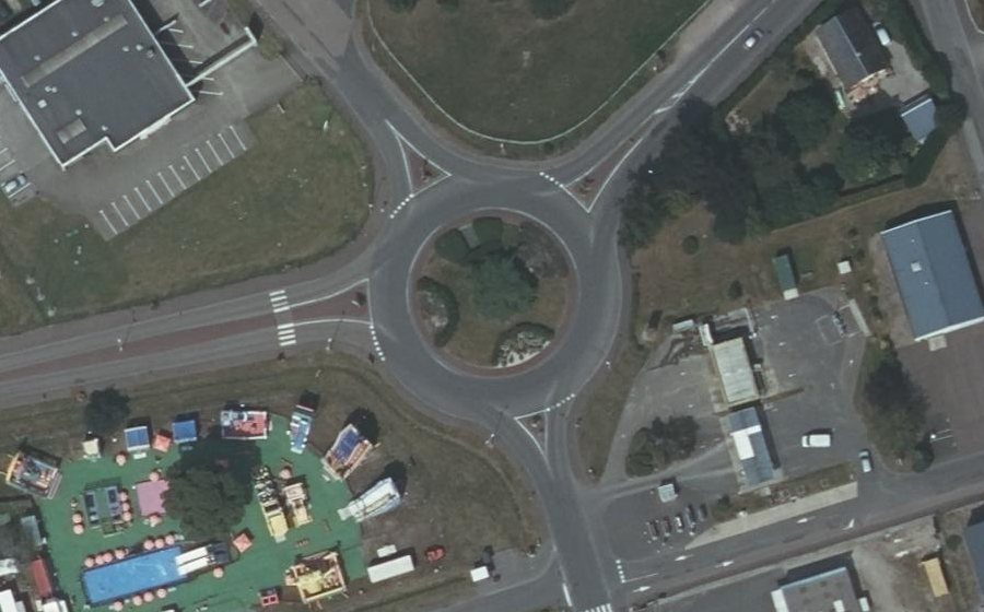 Vue aérienne du Rond-point anonyme n°133831643