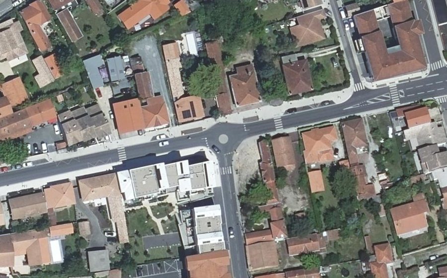 Vue aérienne du Rond-point anonyme n°1338337419