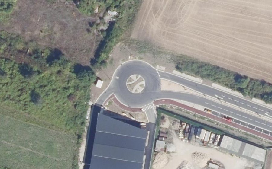 Vue aérienne du Rond-point anonyme n°1338481202