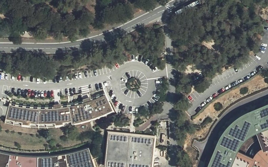 Vue aérienne du Rond-point anonyme n°133863391
