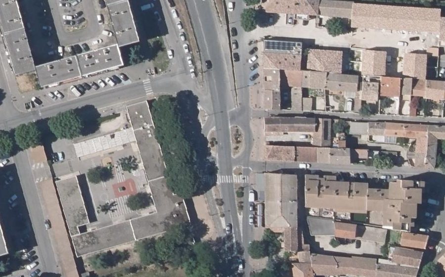 Vue aérienne du Rond-point anonyme n°133882011