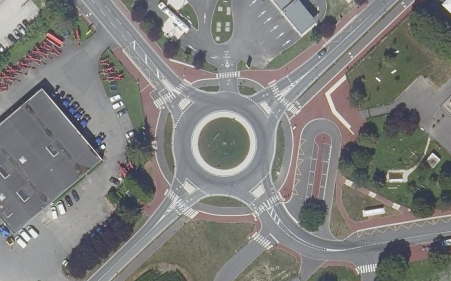 Vue aérienne du Rond-point anonyme n°1338884371