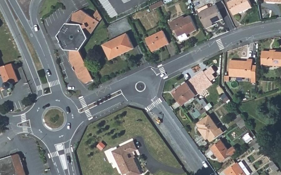 Vue aérienne du Rond-point anonyme n°133901390