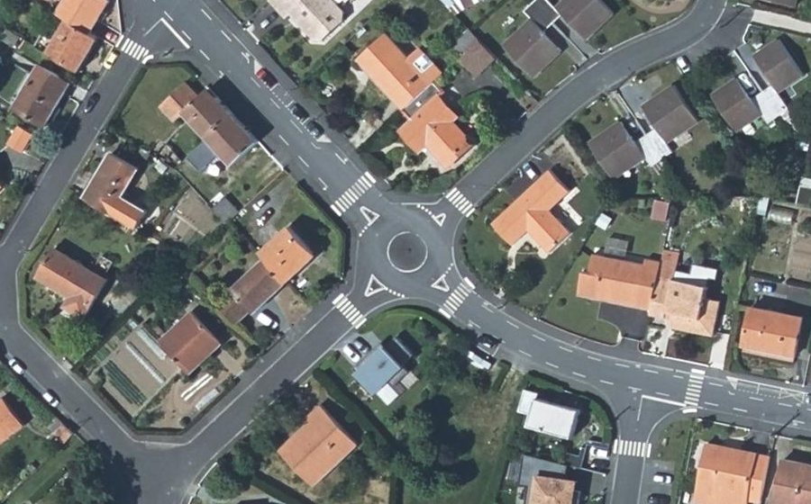 Vue aérienne du Rond-point anonyme n°133901394