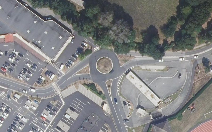 Vue aérienne du Rond-point anonyme n°1339097225