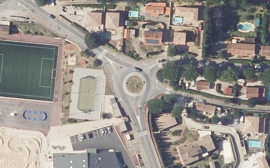 Vue aérienne du Rond-point anonyme n°133916487
