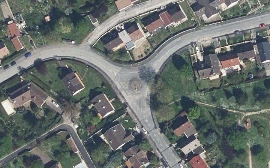Vue aérienne du Rond-point anonyme n°1339193914