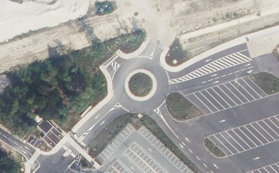 Vue aérienne du Rond-point anonyme n°1339197539