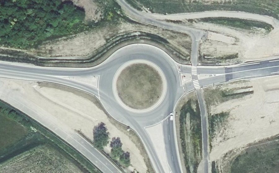 Vue aérienne du Rond-point anonyme n°1339264443