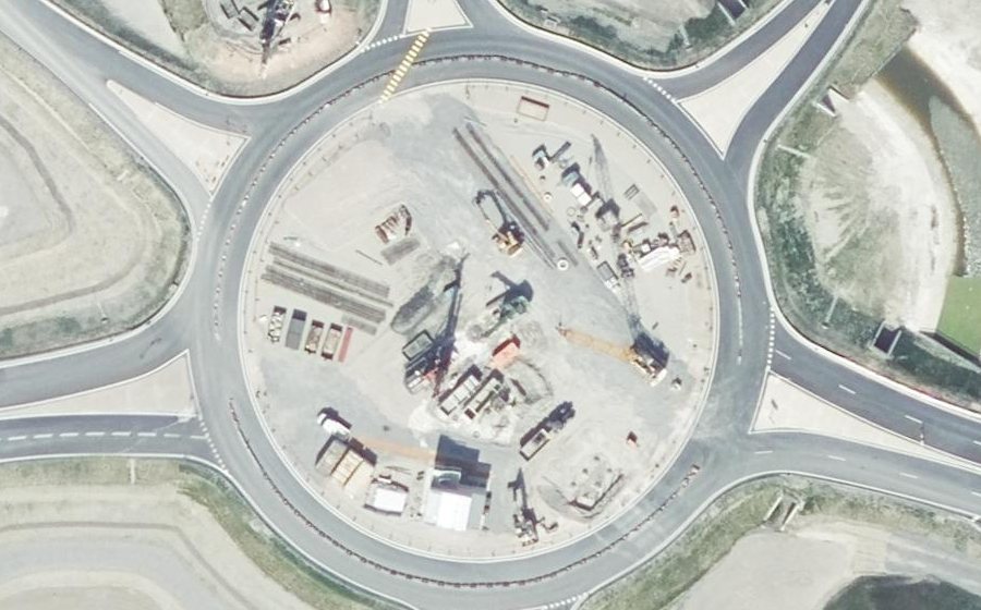 Vue aérienne du Rond-point anonyme n°1339470467