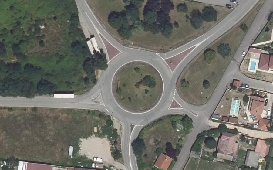 Vue aérienne du Rond-point anonyme n°133955063