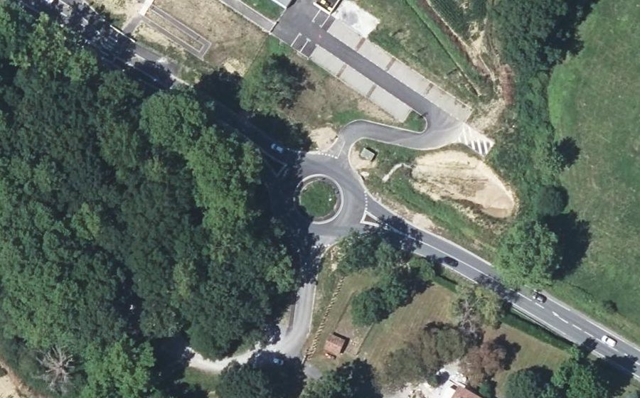 Vue aérienne du Rond-point anonyme n°1339596914