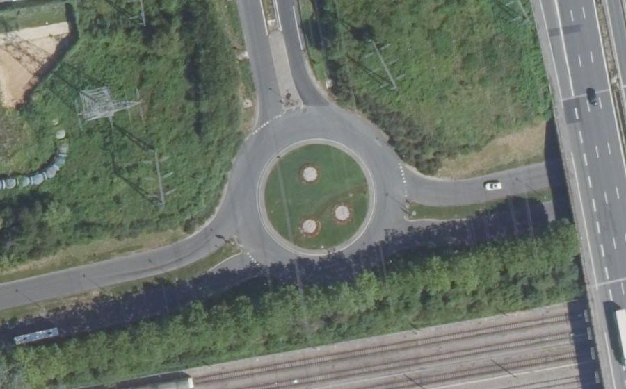 Vue aérienne du Rond-point anonyme n°1339600872