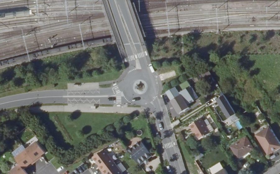 Vue aérienne du Rond-point anonyme n°1339600873