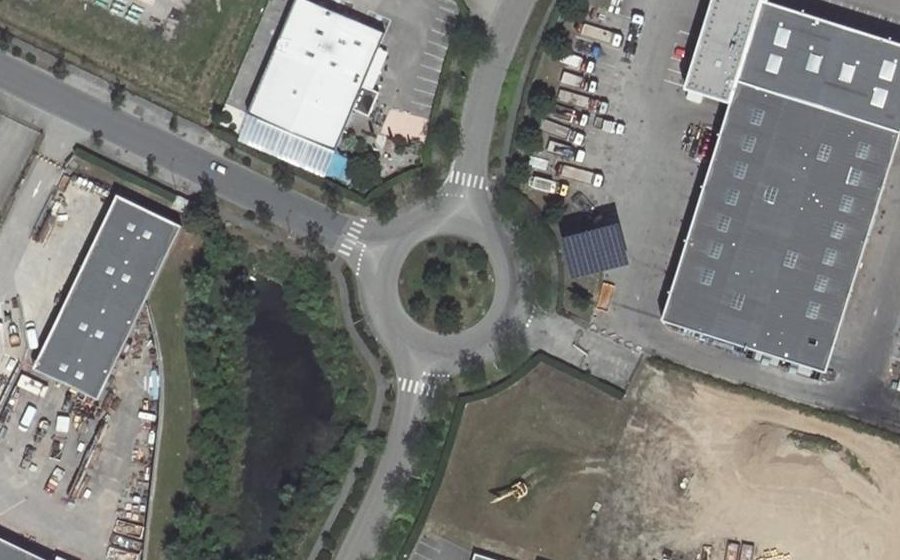 Vue aérienne du Rond-point anonyme n°133962500