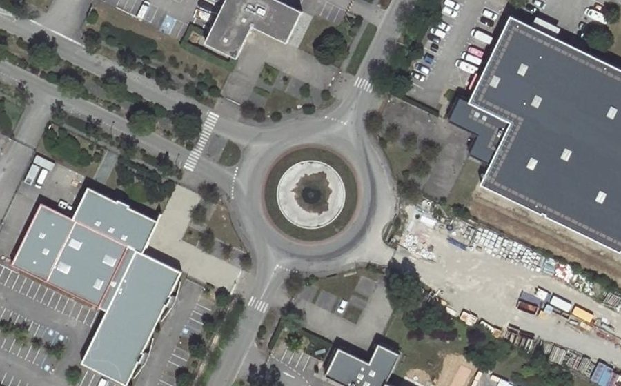 Vue aérienne du Rond-point anonyme n°133962507