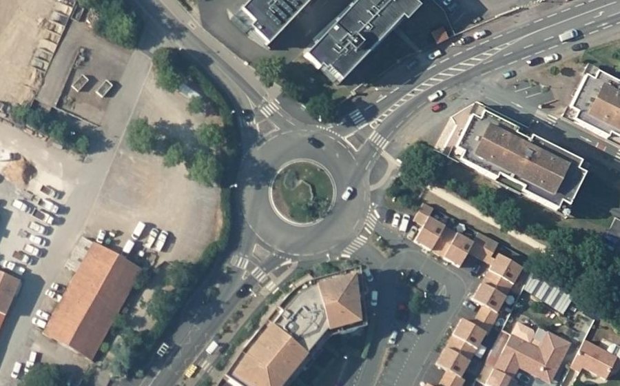 Vue aérienne du Rond-point anonyme n°1340020714