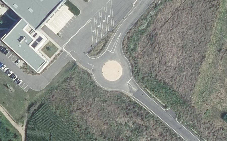 Vue aérienne du Rond-point anonyme n°1340094123