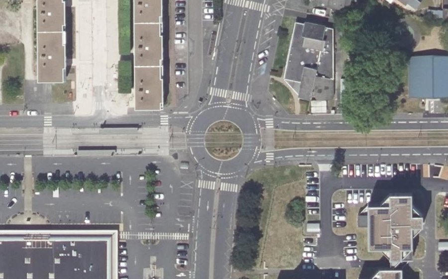 Vue aérienne du Rond-point anonyme n°1340158042